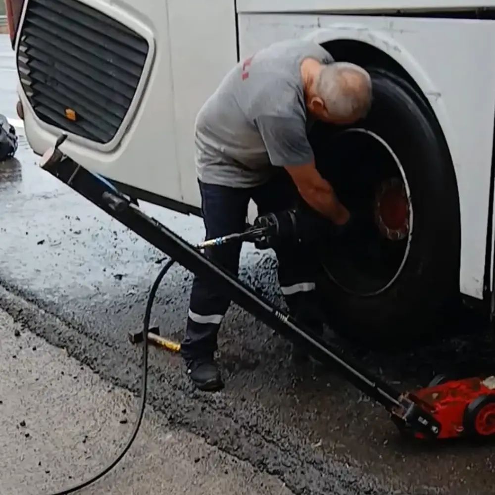 Filo Araçları İçin Çıkma ve Takım Lastik Temini: Sürücülere Maliyet Avantajları